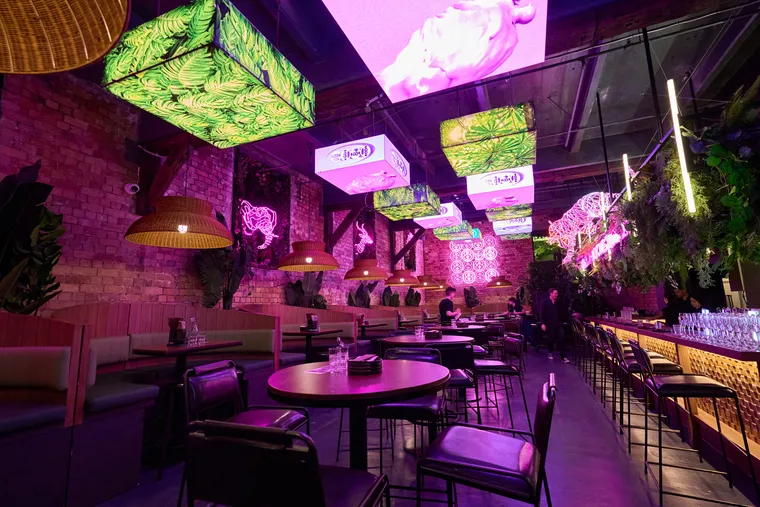 Brick jungle booths
